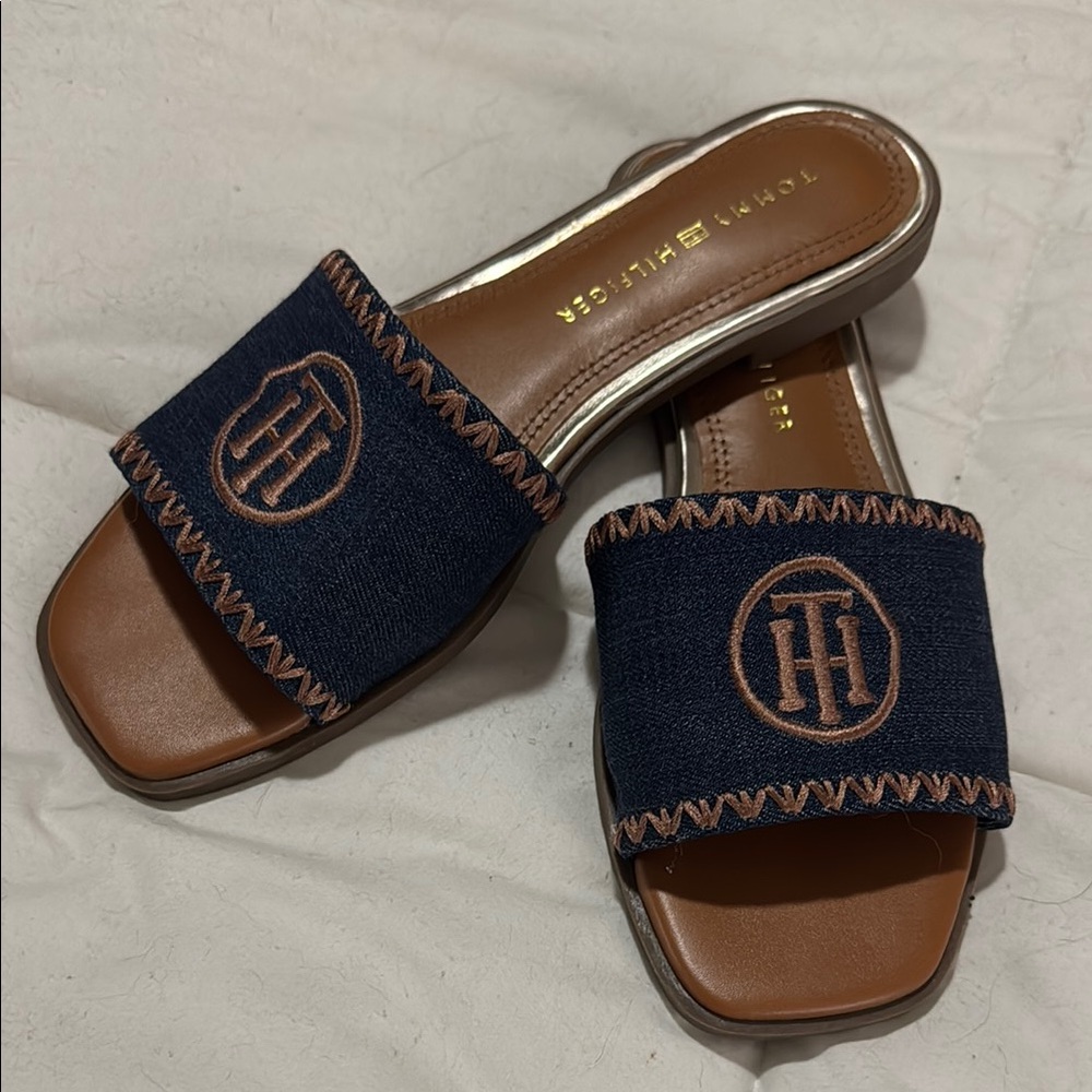 Tommy Hilfiger Women's Navy and Brown Slide Sandals